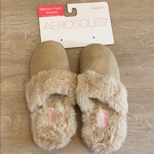 Aerosols memory foam slippers size small 5-6